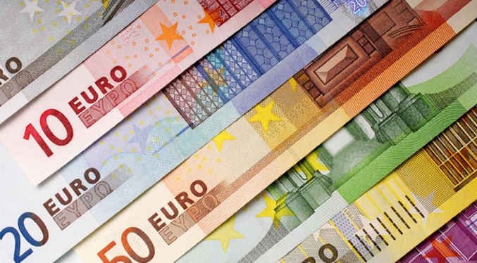 El euro supera los 1,07 dólares tras crecer el PIB de EEUU