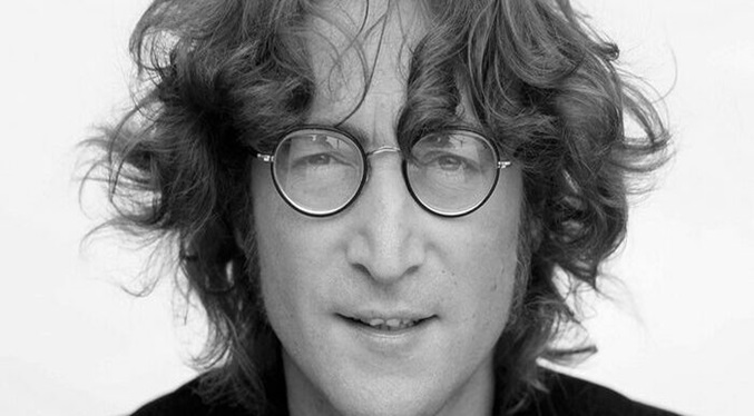 Guitarra de John Lennon descubierta en un desván inglés sale a subasta en Nueva York