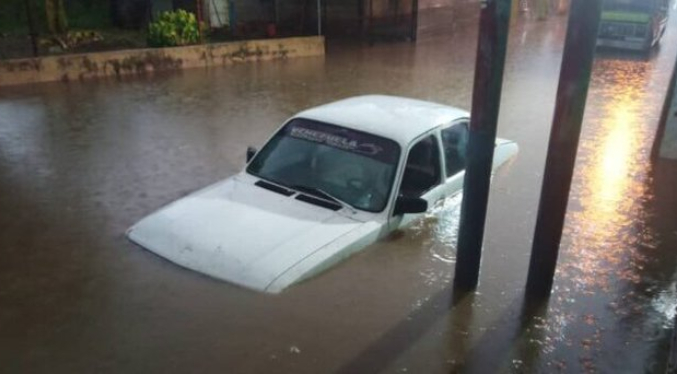 Fuertes lluvias en Carabobo dejan zonas inundadas y sin luz este 18-A
