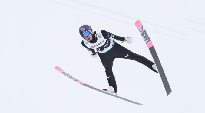 Japonés Kobayashi realiza salto en esquí de 291 metros (Video)