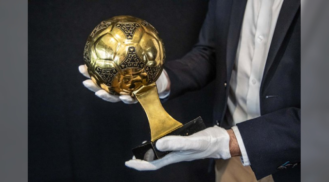 Tribunal en Francia permite la subasta del Balón de Oro que ganó Maradona en 1986