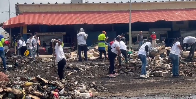 Sacan más de 3.500 toneladas de basura del mercado Las Pulgas