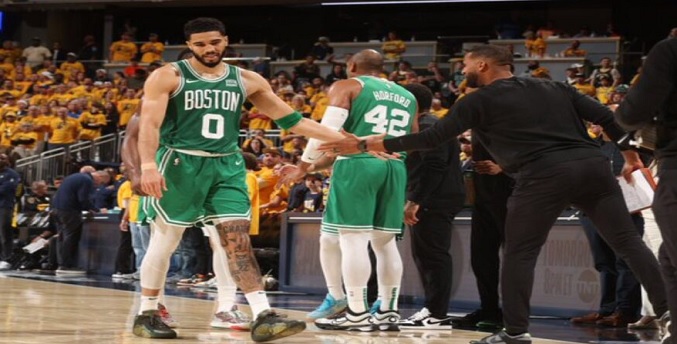 Celtics remonta 18 puntos y están a un paso de las Finales