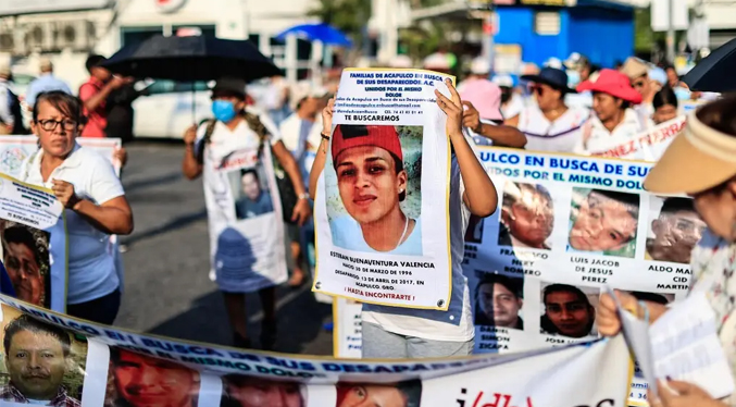 Madres que buscan a sus hijos desaparecidos marchan en Acapulco para denunciar impunidad