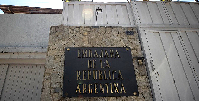 Argentina reafirma su “compromiso” con los opositores asilados en su embajada en Venezuela