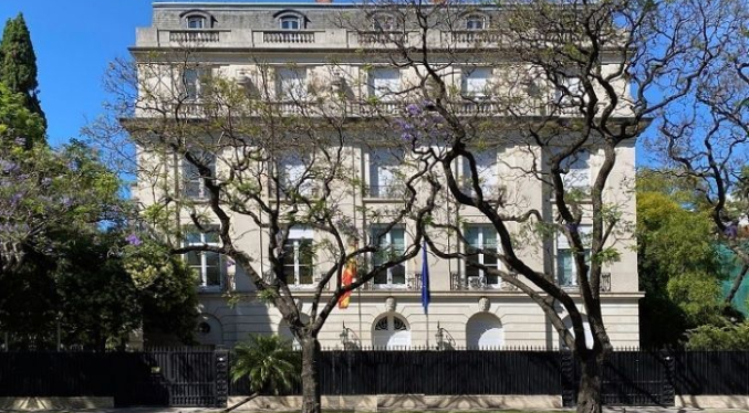 España retira a su embajadora en Buenos Aires por la crisis con Milei