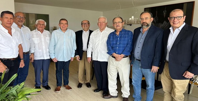 Edmundo González sostiene encuentro con varias personalidades de la oposición