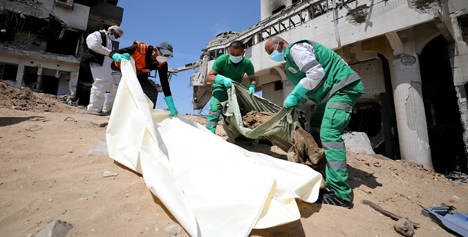 Hallan 80 cadáveres en tres fosas comunes en el hospital Shifa de Gaza