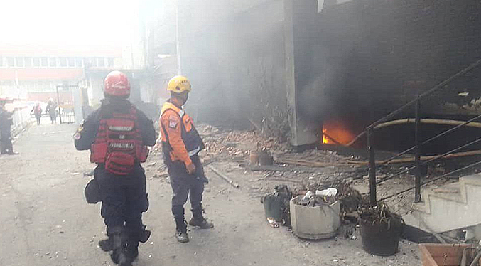 Cinco bomberos heridos durante un combate de incendio en Caracas