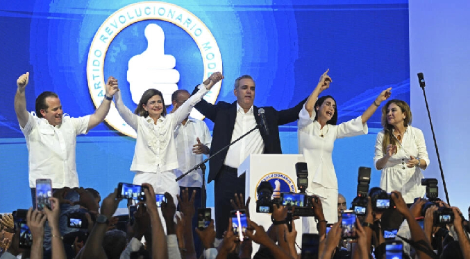 Presidente dominicano consolida su poder tras arrolladora victoria