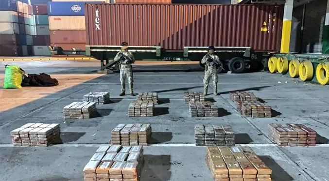 Decomisan más de mil 700 paquetes de droga y capturan a cinco personas en Panamá