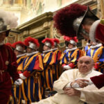 El Papa agradece los servicios de la Guardia Suiza a la Iglesia