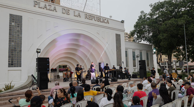 Plaza de la República se vistió de gala en la celebración del Día de las Madres de la Alcaldía