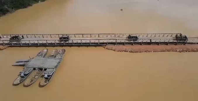 FANB construye puente provisional sobre el río Cuyuní y llevar «progreso» al Esequibo