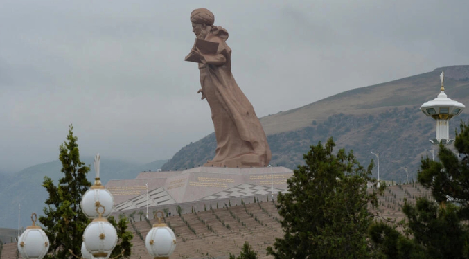 Turkmenistán inaugura una de las estatuas más altas del mundo
