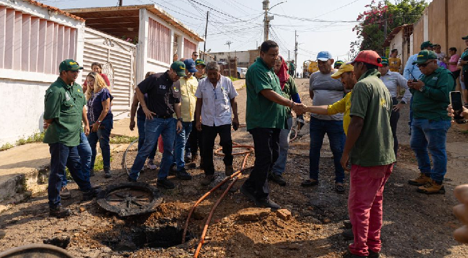 Alcaldía de Maracaibo inicia trabajos de limpieza y destape de colectores en Amparo