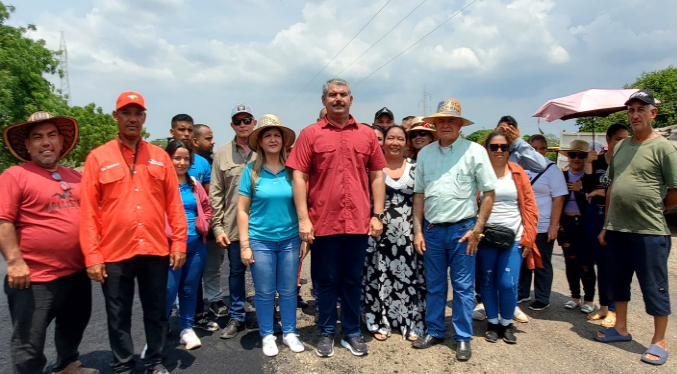 Alcalde Luis Caldera inicia plan de asfaltado en tramo La Y- Gato Rey, de la parroquia La Sierrita