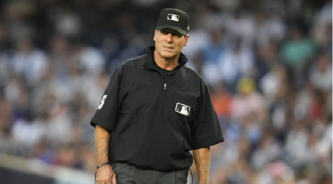 Se retira el umpire Ángel Hernández de la MLB