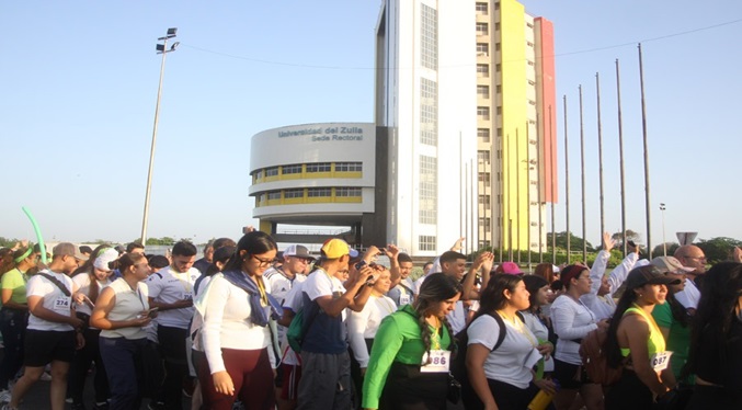 Caminata Familiar Precongreso Científico de la Facultad de Medicina suma éxito y participación