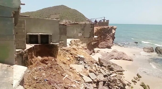 Más de 50 familias en riesgo de perder sus viviendas en Carúpano
