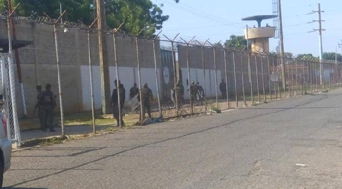 Comando antimotín se despliega en la cárcel de Sabaneta tras reporte de disparos