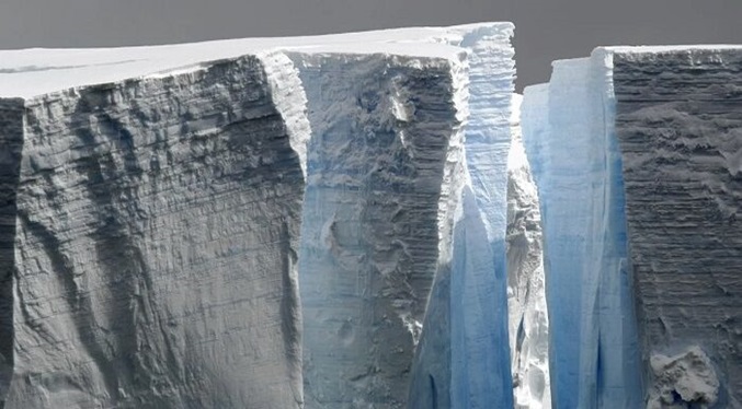 Un iceberg de 380 km² se desprende de la plataforma de la Antártida