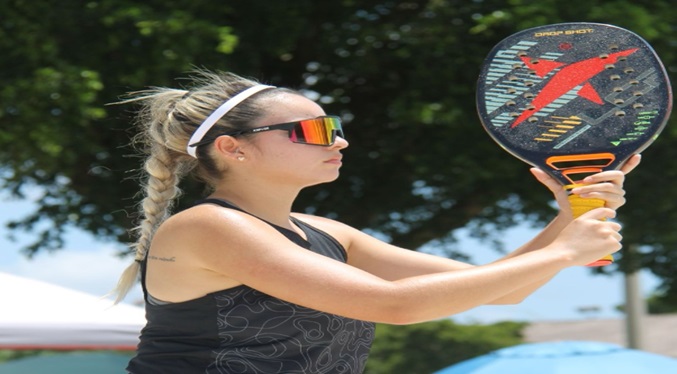 Claudia Moreno y el salto del tenis convencional al Beach Tennis