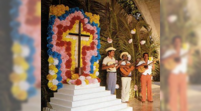 Católicos celebran la festividad de la Cruz de Mayo