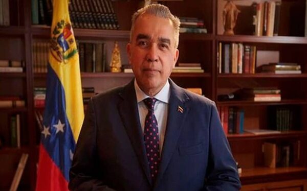 Luis Eduardo Martínez propone reforma constitucional sin reelección indefinida
