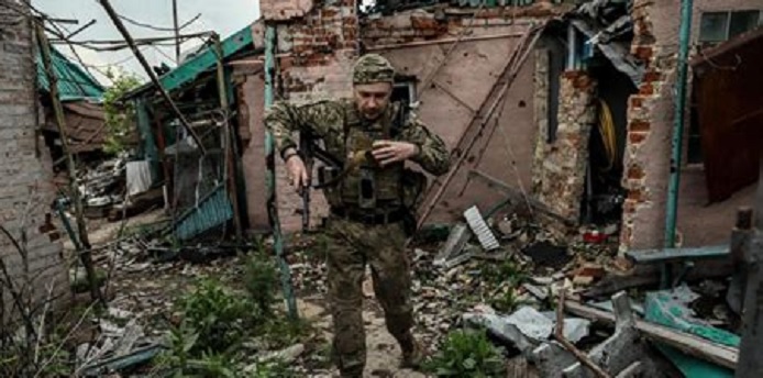 Tres muertos y 19 heridos en un ataque ruso contra Járkov, según autoridades ucranianas