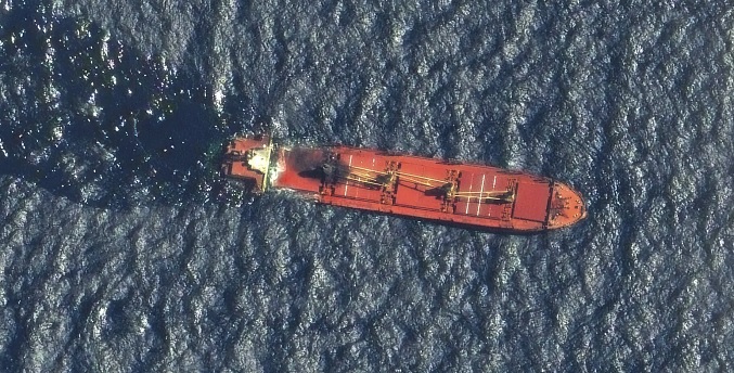 Un carguero griego sufre serios daños en una zona del mar Rojo donde actúan los hutíes