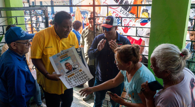 Unidad de Maracaibo recorre las calles enseñando cómo votar en las presidenciales del 28 de julio