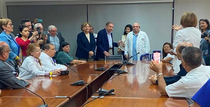 González Urrutia propone alianzas internacionales en sector salud