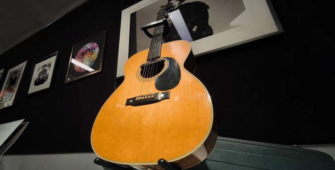 La guitarra con la que Eric Clapton compuso Wonderful tonight se queda sin comprador