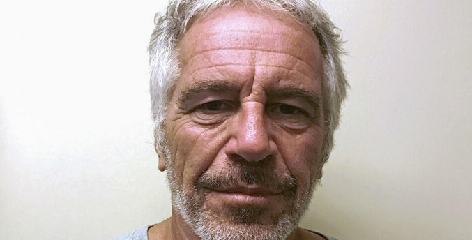 Víctima de Epstein denuncia que éste le recomendó un psiquiatra amigo que también la violó