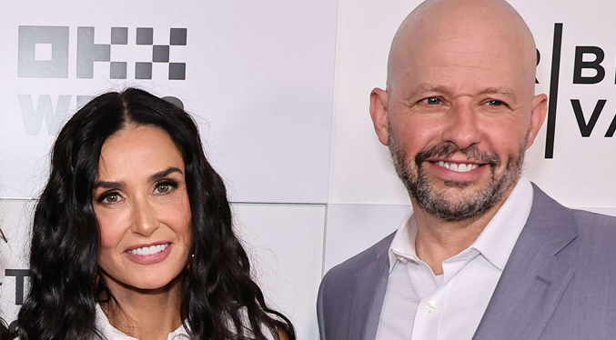 Jon Cryer confiesa que desconocía la lucha de Demi Moore contra las drogas