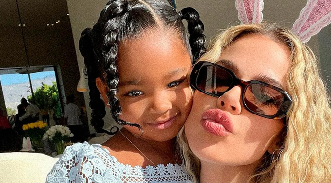 Critican a Khloé Kardashian porque su hija de seis años protagoniza una campaña
