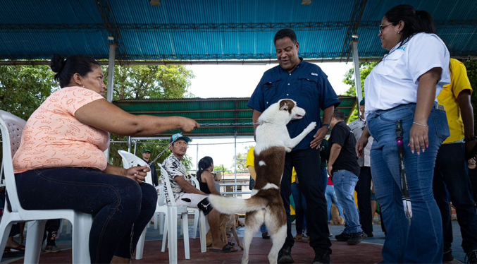 Mascotas de Cujicito IV en Idelfonso Vásquez reciben Jornada de Atención Veterinaria de la Alcaldía de Maracaibo
