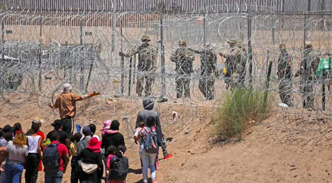 México reporta una caída de 68 % en las detenciones de migrantes en la frontera con EEUU