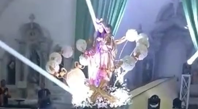 Bajan la Virgen Nuestra Señora del Carmen para dar inicio a las fiestas patronales en Machiques