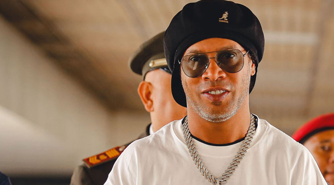 Ronaldinho se despide de Venezuela tras jugar en la Liga Monumental