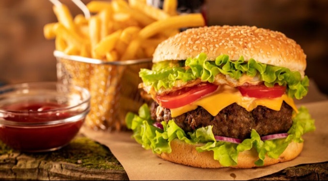 El abuso de comida rápida causa más cirrosis que el alcohol