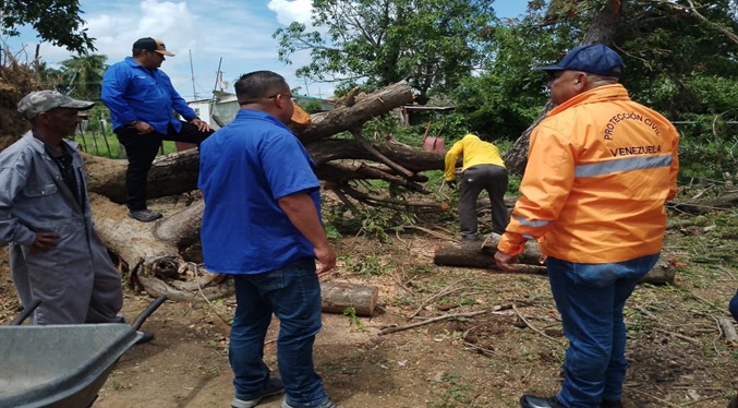 Gobernación del Zulia y Protección Civil llegan al municipio Simón Bolívar para brindar asistencia tras fuertes lluvias