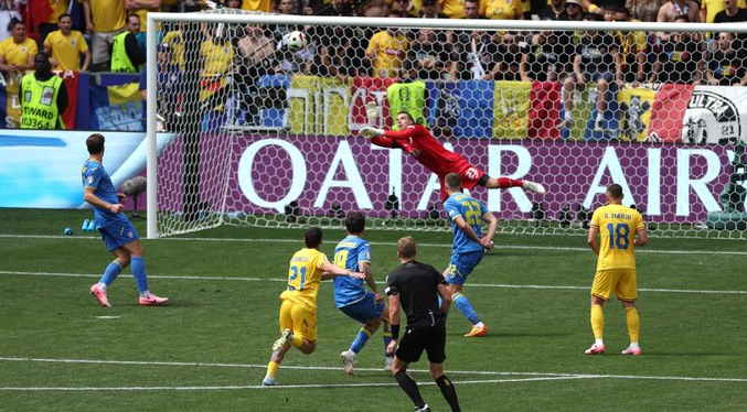 Rumania se luce con goleada ante Ucrania y anota el mejor gol de la Eurocopa