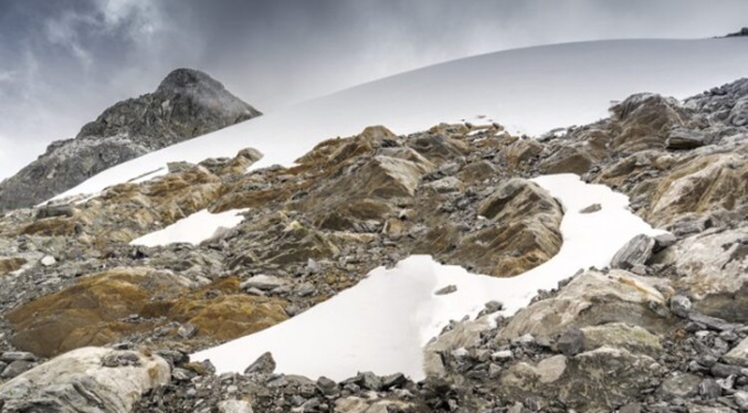 Minec analiza su último glaciar en busca de datos antes de la irreversible extinción