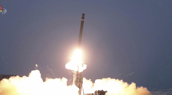 Pionyang lanza un misil balístico