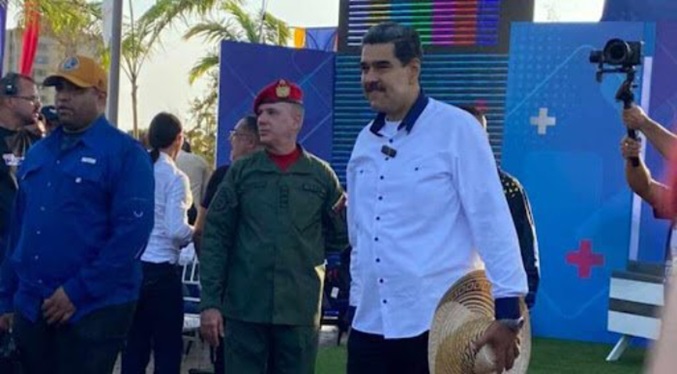 Maduro llega de sorpresa a Maracaibo