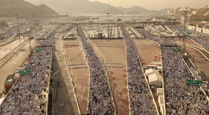 Fieles musulmanes realizan el último gran ritual del peregrinaje anual del hach en Arabia Saudita