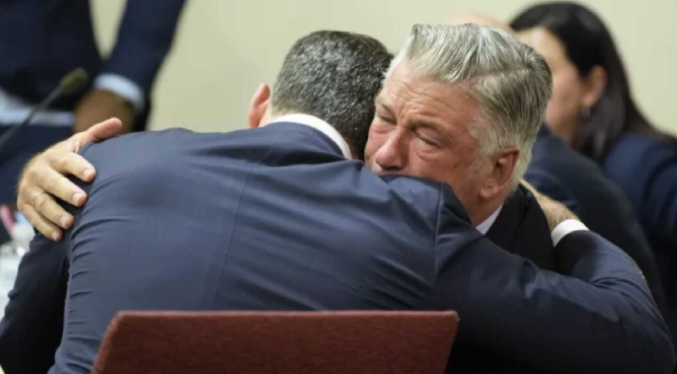 Alec Baldwin sale libre de corte de Santa Fe tras desestimación del caso ‘Rust’