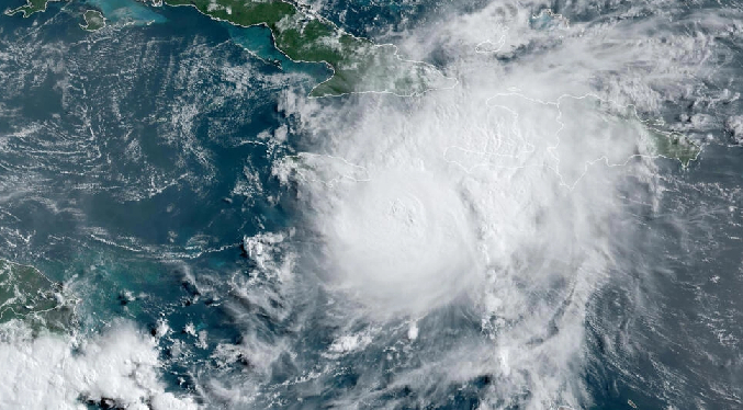 El huracán Beryl avanza hacia México tras azotar Jamaica